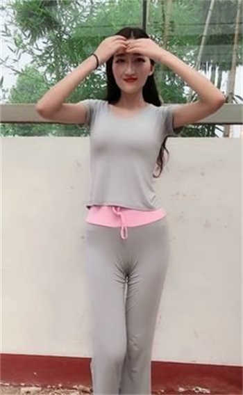 为女儿上学陪校长