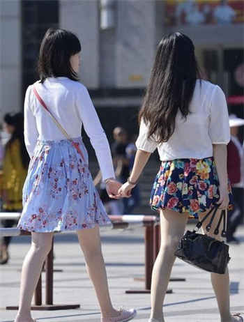 和女演员同租