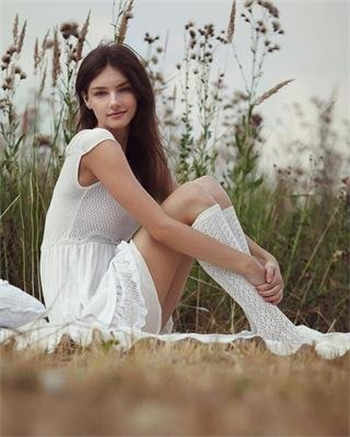 鹦鹉女神小说