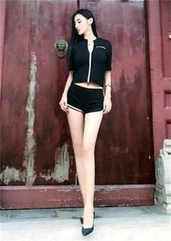冰冷绝美的强大女子