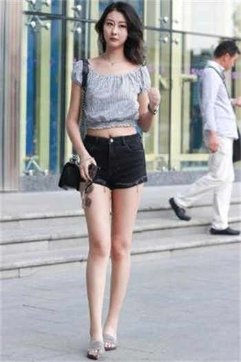 萌白酱金丝黑色旗袍m3u8