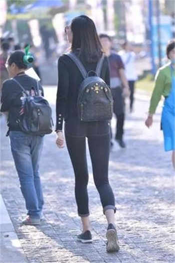 屈服的女董事长